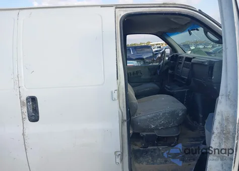 2006 Chevrolet Express Work Van из США, поврежденный, VIN 1GCFG15X261151524